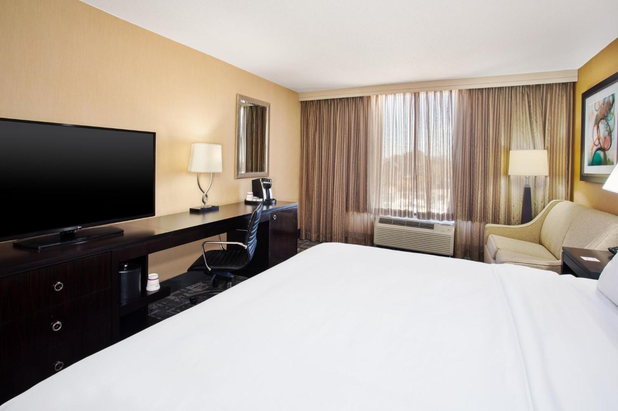 Crowne Plaza Greenville By Ihg Экстерьер фото
