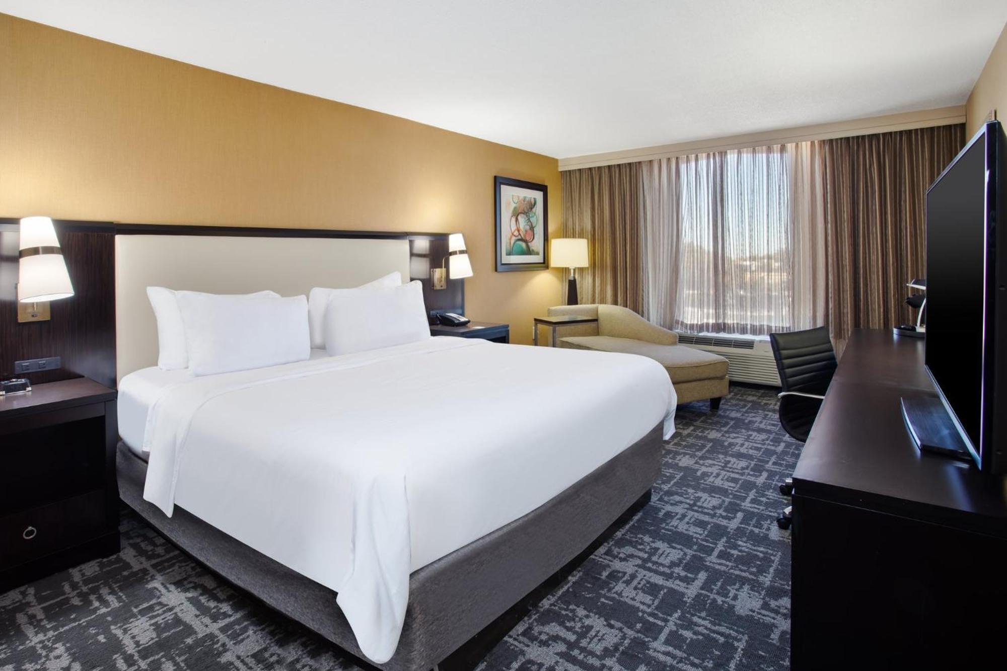 Crowne Plaza Greenville By Ihg Экстерьер фото